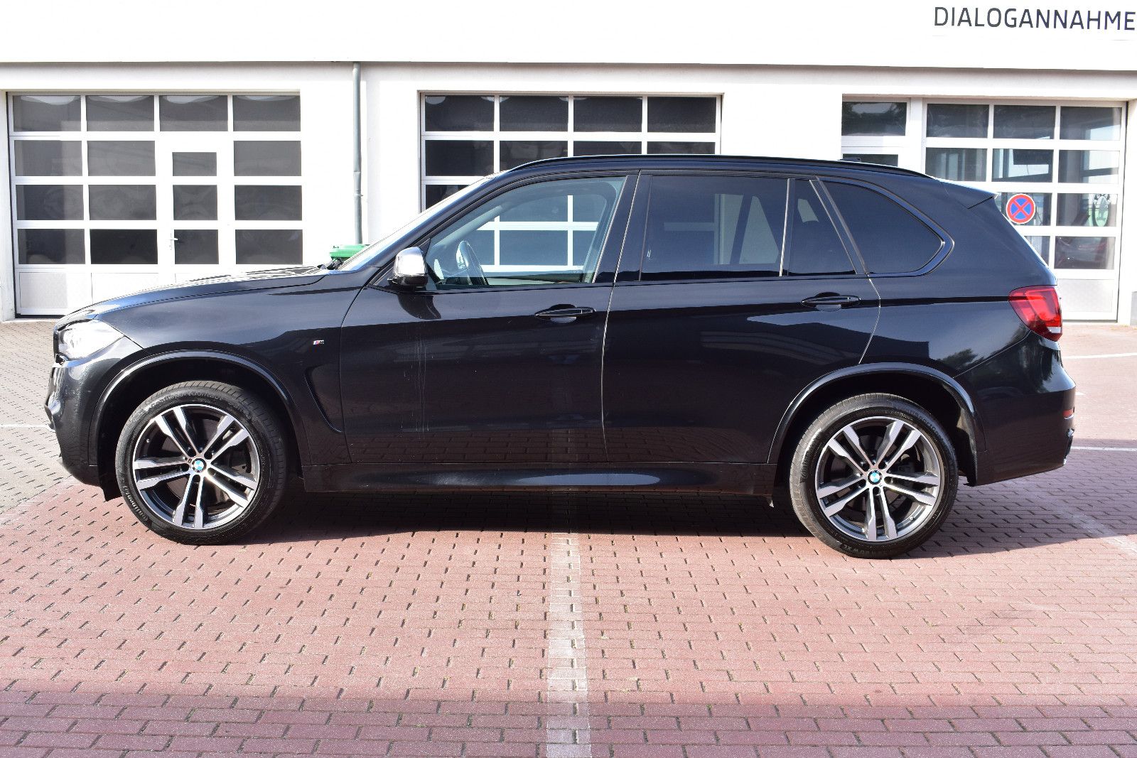 Fahrzeugabbildung BMW X5 M50d*RFK*XEN*PANO*H&K*NAVI*MIETKAUF