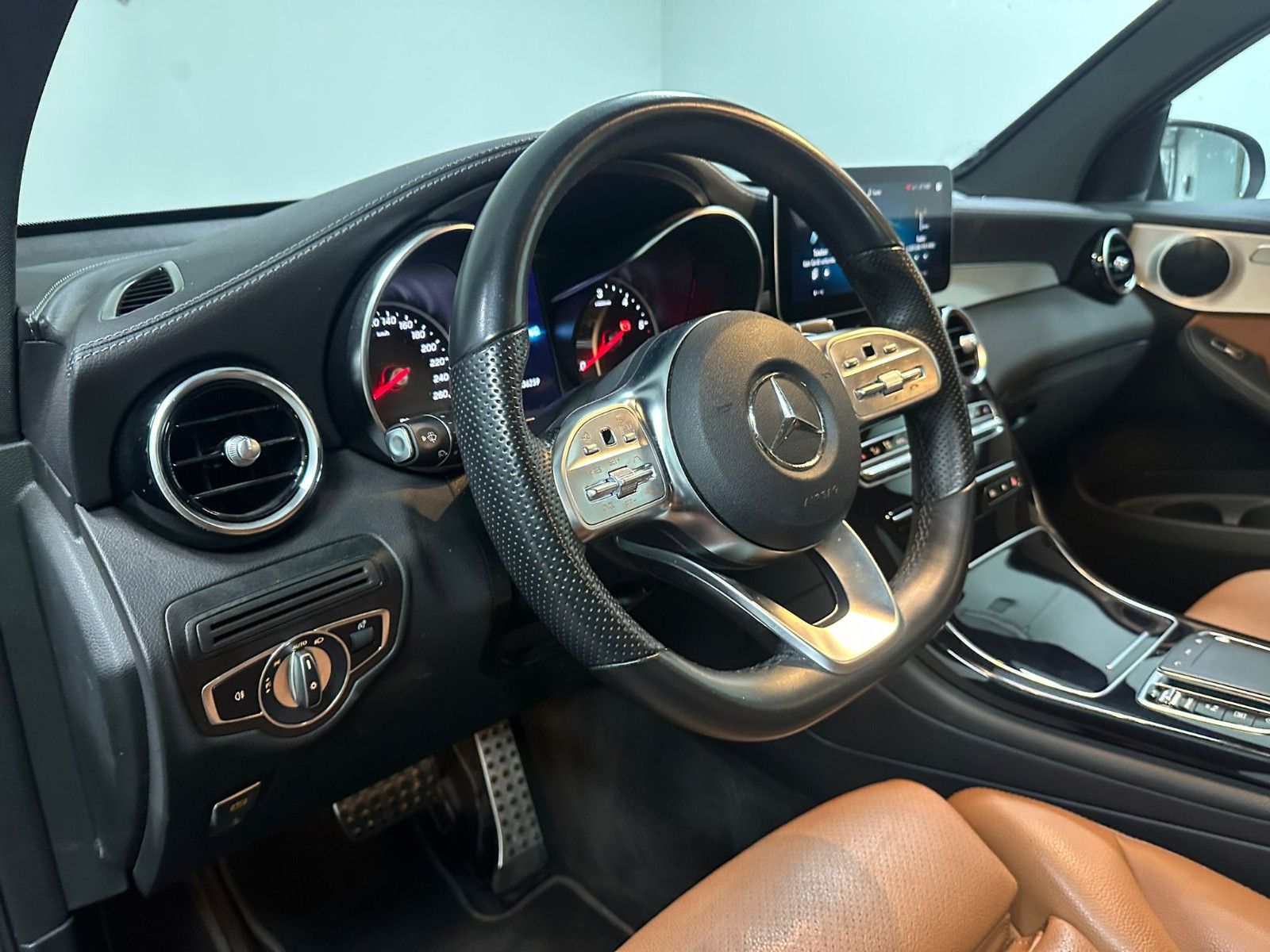 Fahrzeugabbildung Mercedes-Benz GLC 220 d 4MATIC Coupé *AMG-LINE*DISTRO*KAMERA*