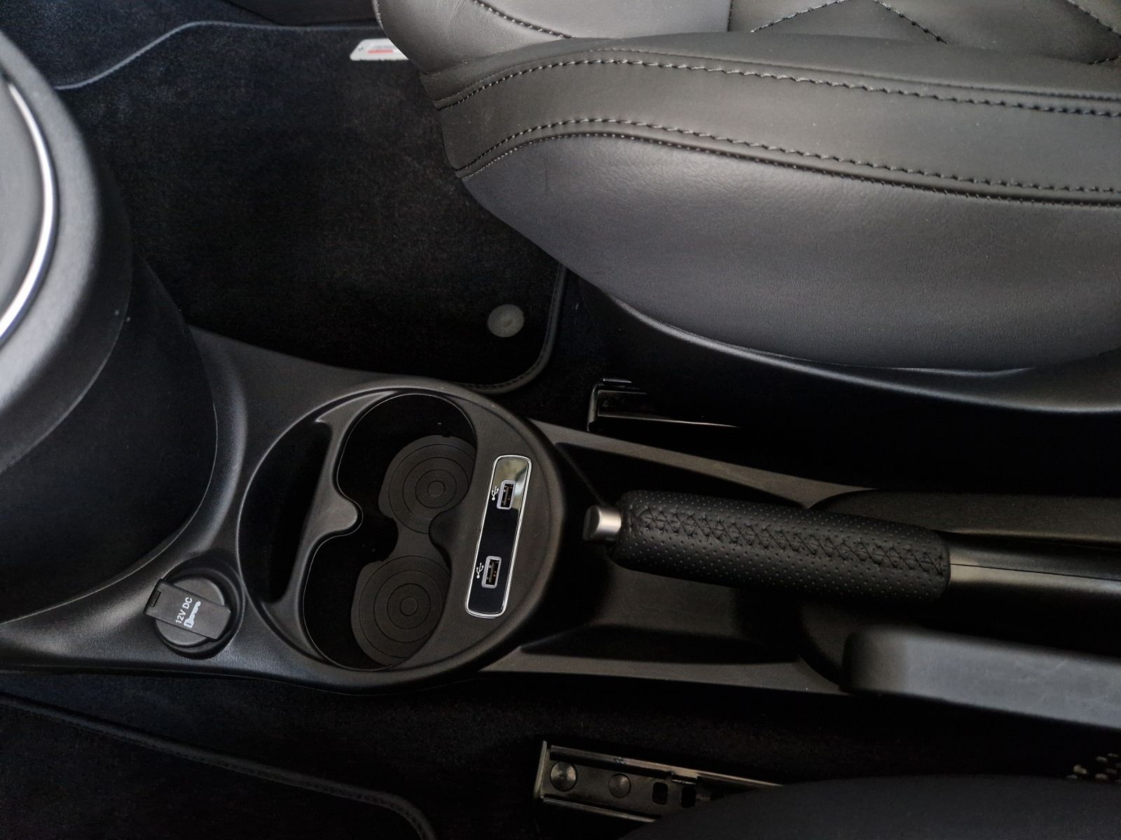 Fahrzeugabbildung Abarth 695C Turismo BEATS NAVI LEDER