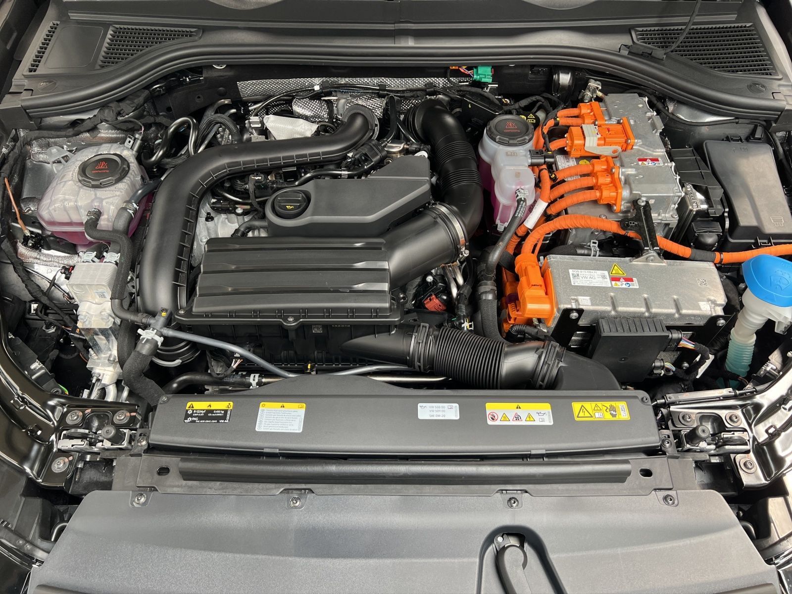 Passat Variant R-Line 1.5 TSI eHybrid AHK*Pano