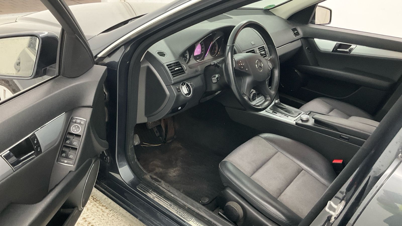 Fahrzeugabbildung Mercedes-Benz C 200 T CGI BlueEff Avantgarde Aut AHK GRA SHZ