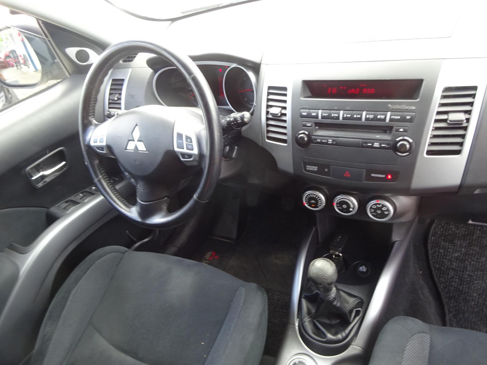 Mitsubishi Outlander 2.2 DI-D Intense 4WD TC-SST