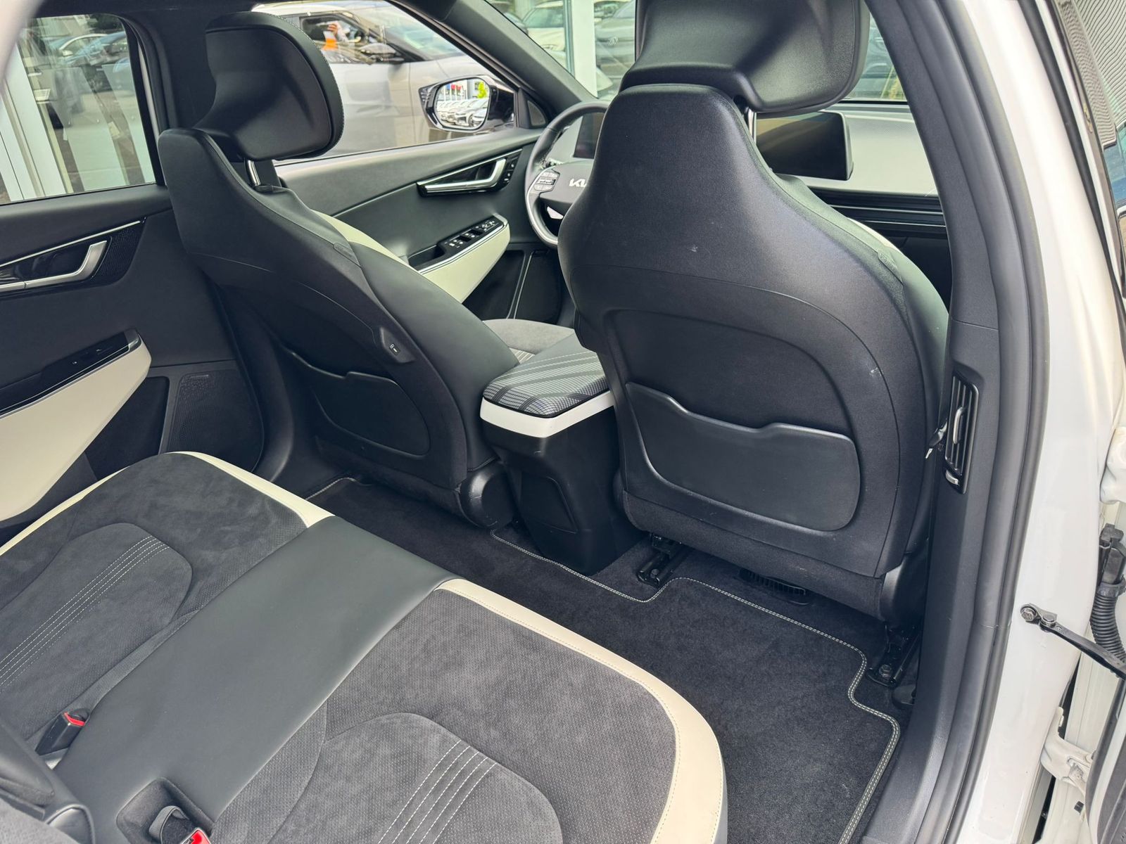 Fahrzeugabbildung Kia EV6 GT-Line 4WD PANO+NAVI+LED+SHZ+HEAD+ACC+360°+