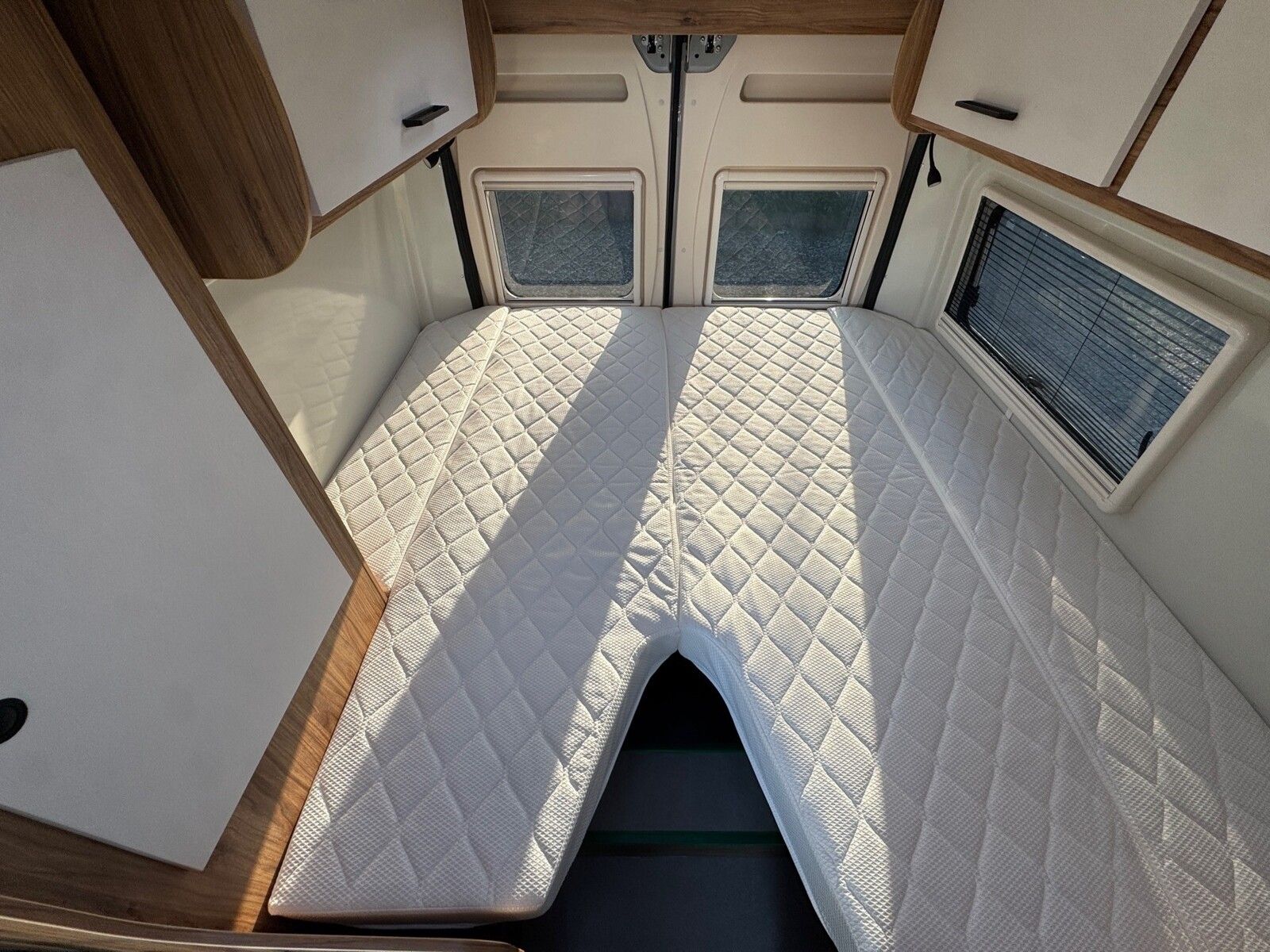 Fahrzeugabbildung Karmann Dexter DE 600 Alufelgen, Captain-Chair-Sitze