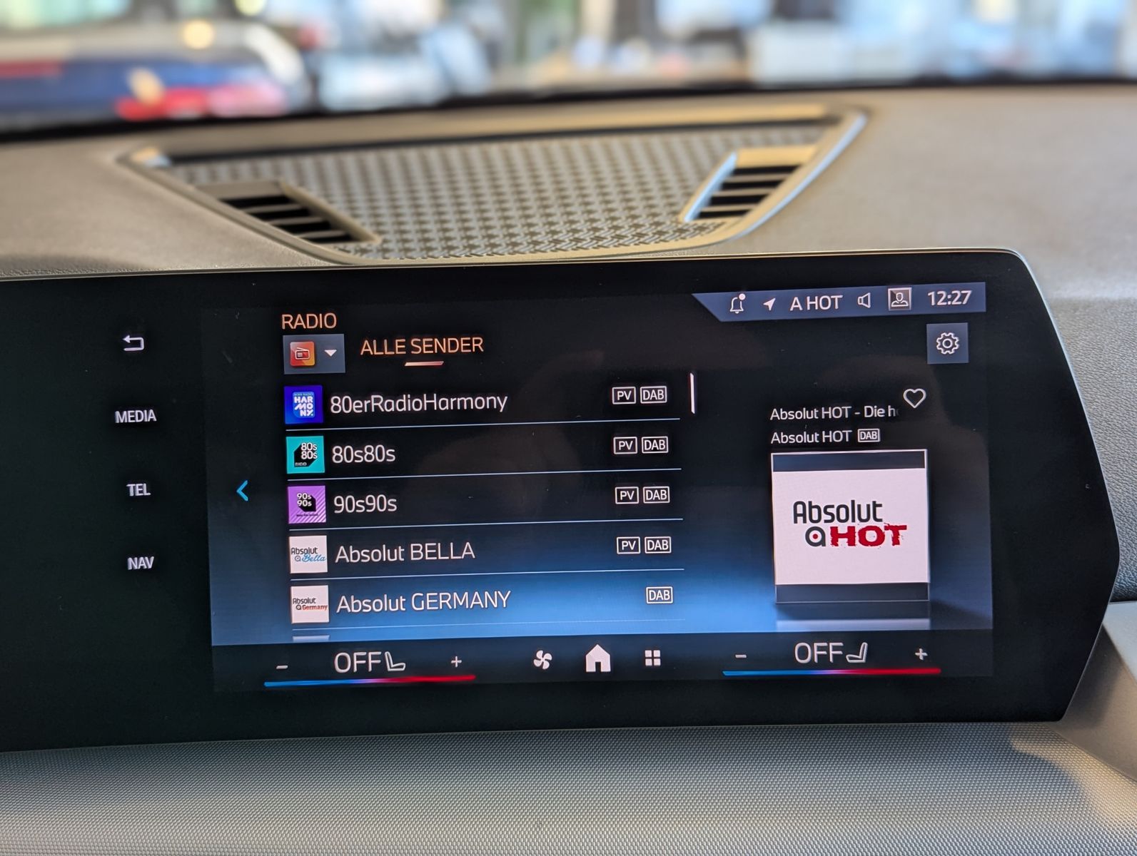 BMW X1 18 i Travel-Paket Pano Kamera AHK - Image 31