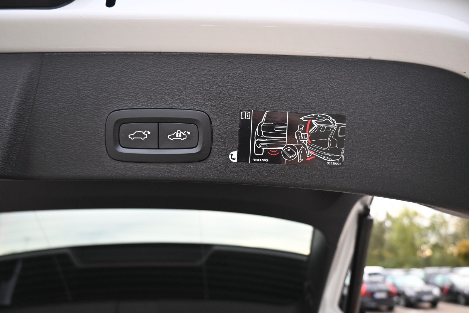 Fahrzeugabbildung Volvo XC40 T3 R Design *PANO*RFK*H&K*Leder*