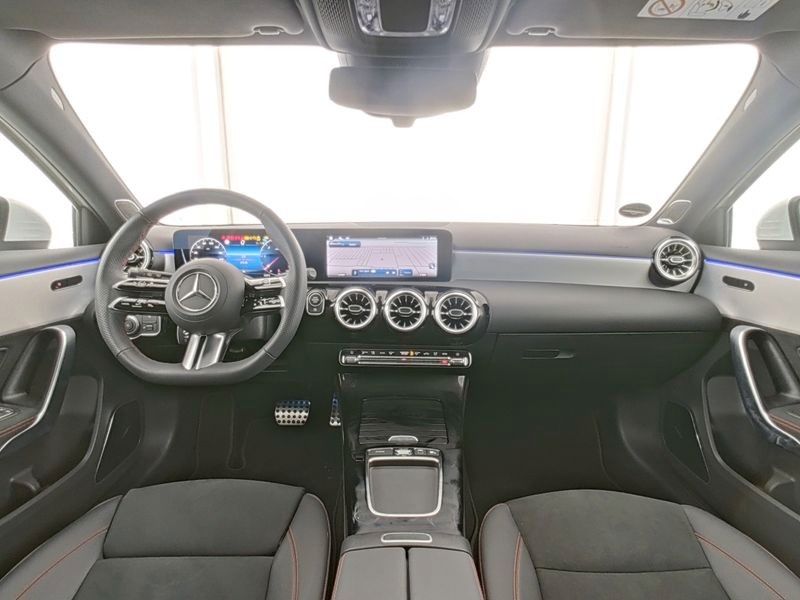 Fahrzeugabbildung Mercedes-Benz A 220 d AMG BURM+AHK+360°+MBEAM+TOTW+DISTR