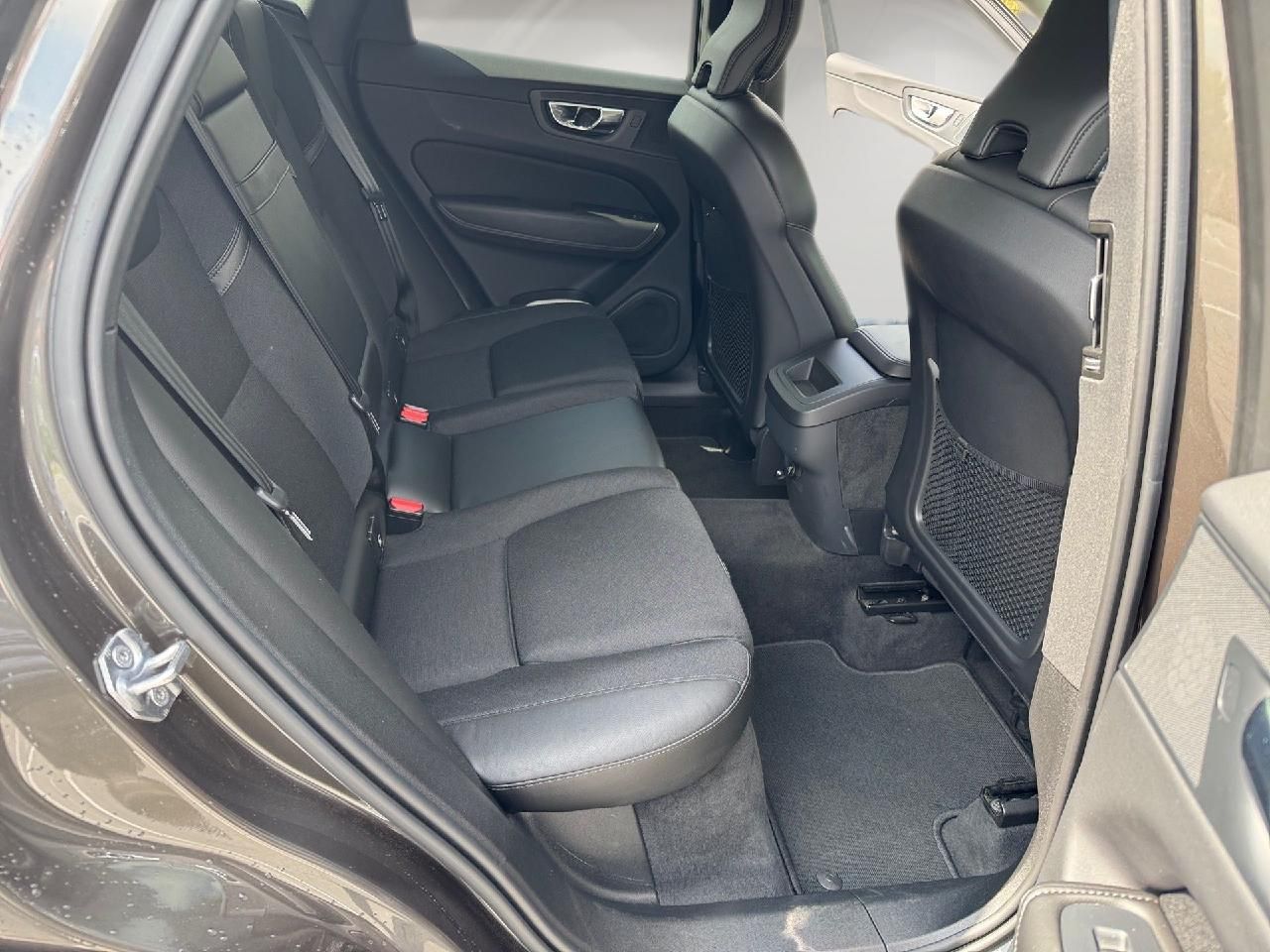 Fahrzeugabbildung Volvo XC60 D4 Geartronic Momentum 2WD