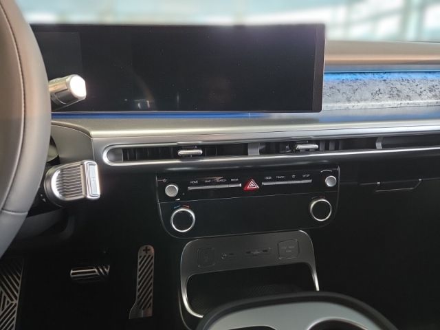 Fahrzeugabbildung Hyundai IONIQ 9 110 kWh 4WD Uniq+RELAX-PAKET+PANORAMADAC