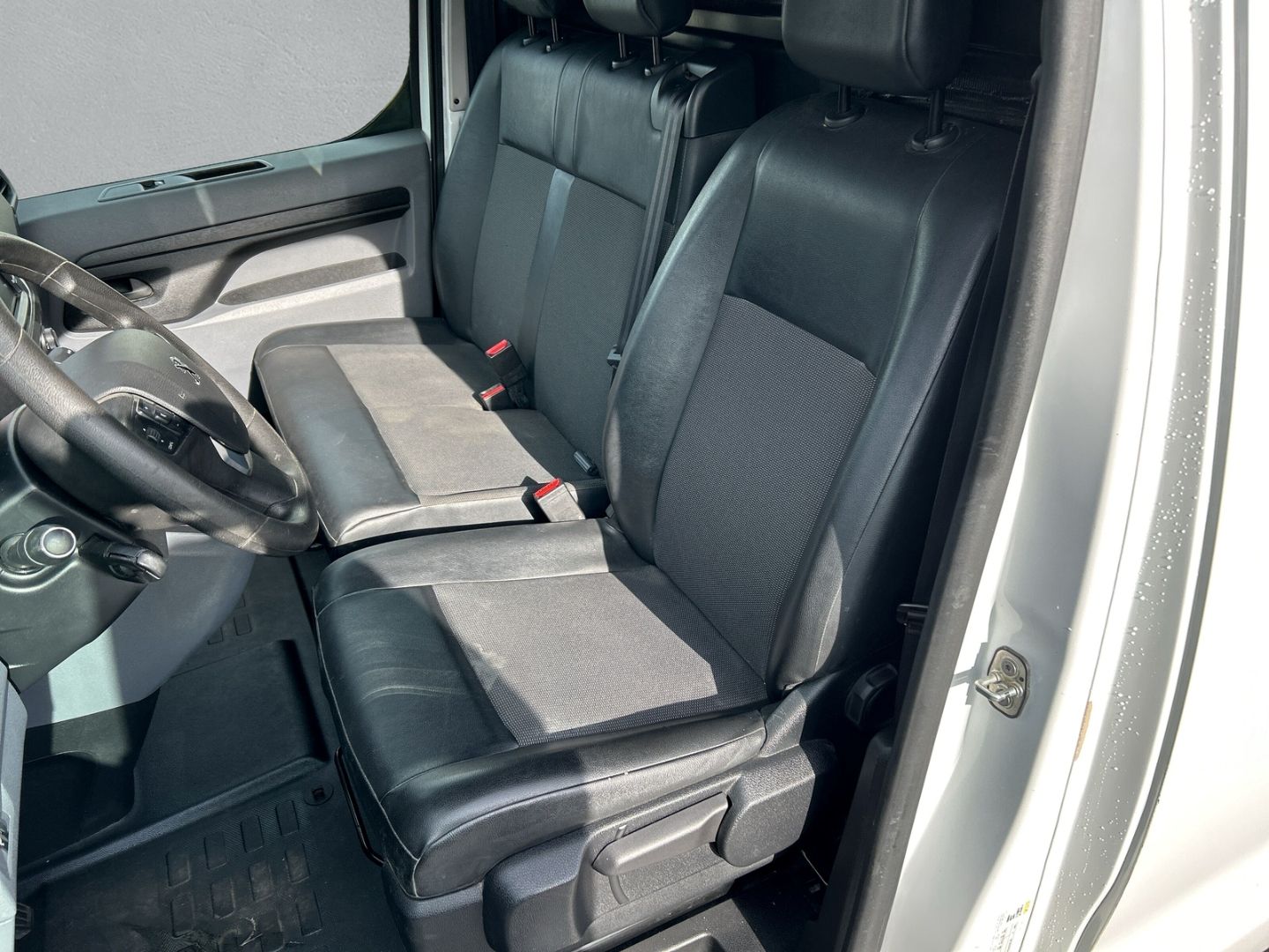 Fahrzeugabbildung Peugeot Expert Kasten Premium L2 2.0 BlueHDi 150 FAP