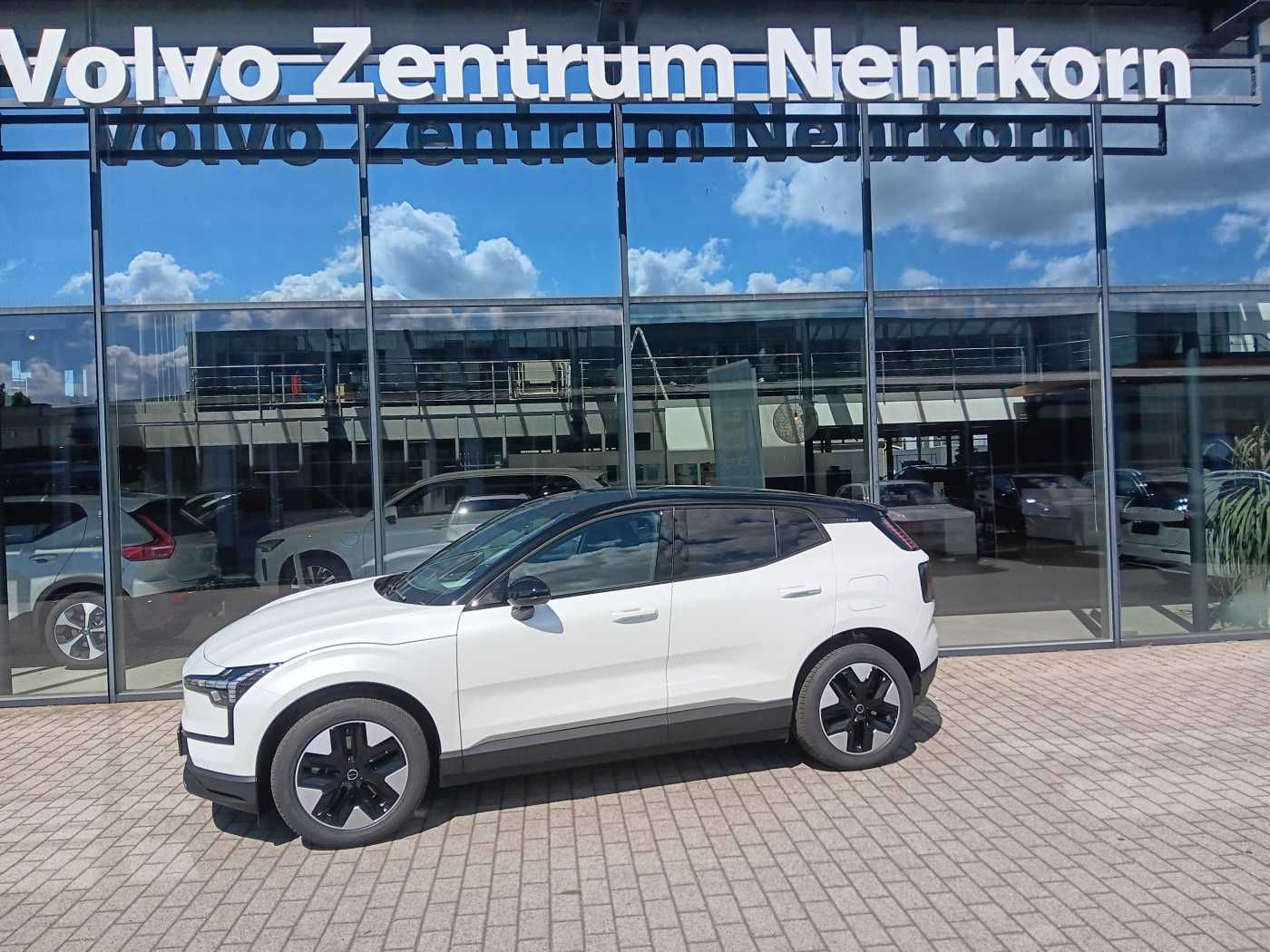 Fahrzeugabbildung Volvo EX30 Single Extended Range RWD Plus