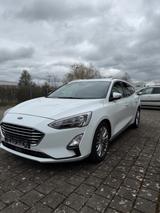 Ford Focus Turnier HUD/ACC/AHK/B&O - Ford Focus: Kombi, mit Anhängerkupplung