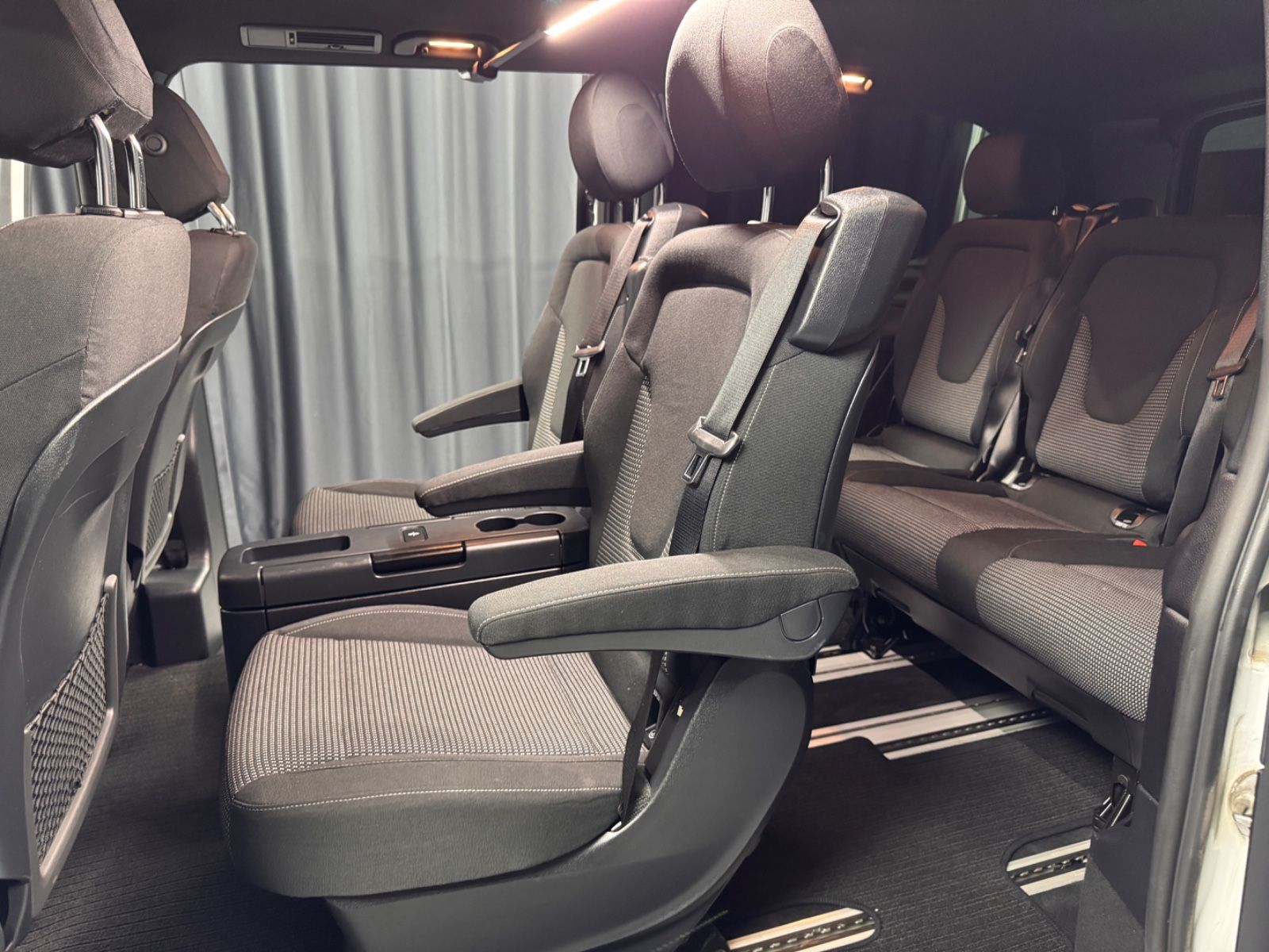 Fahrzeugabbildung Mercedes-Benz V 300d EDITION lang|AMG-LINE|7-SITZER|AHK|NAVI|