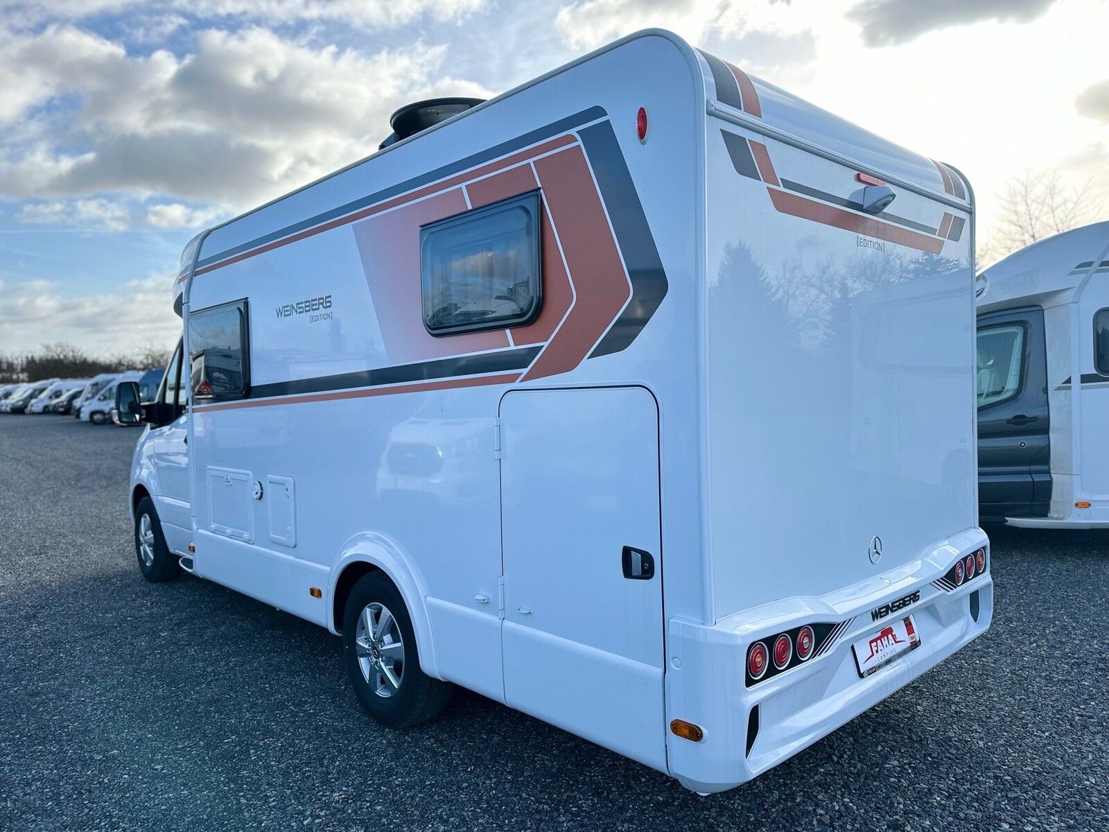 Fahrzeugabbildung Weinsberg CaraCompact MB EDITION PEPPER 640 MEG R2-5