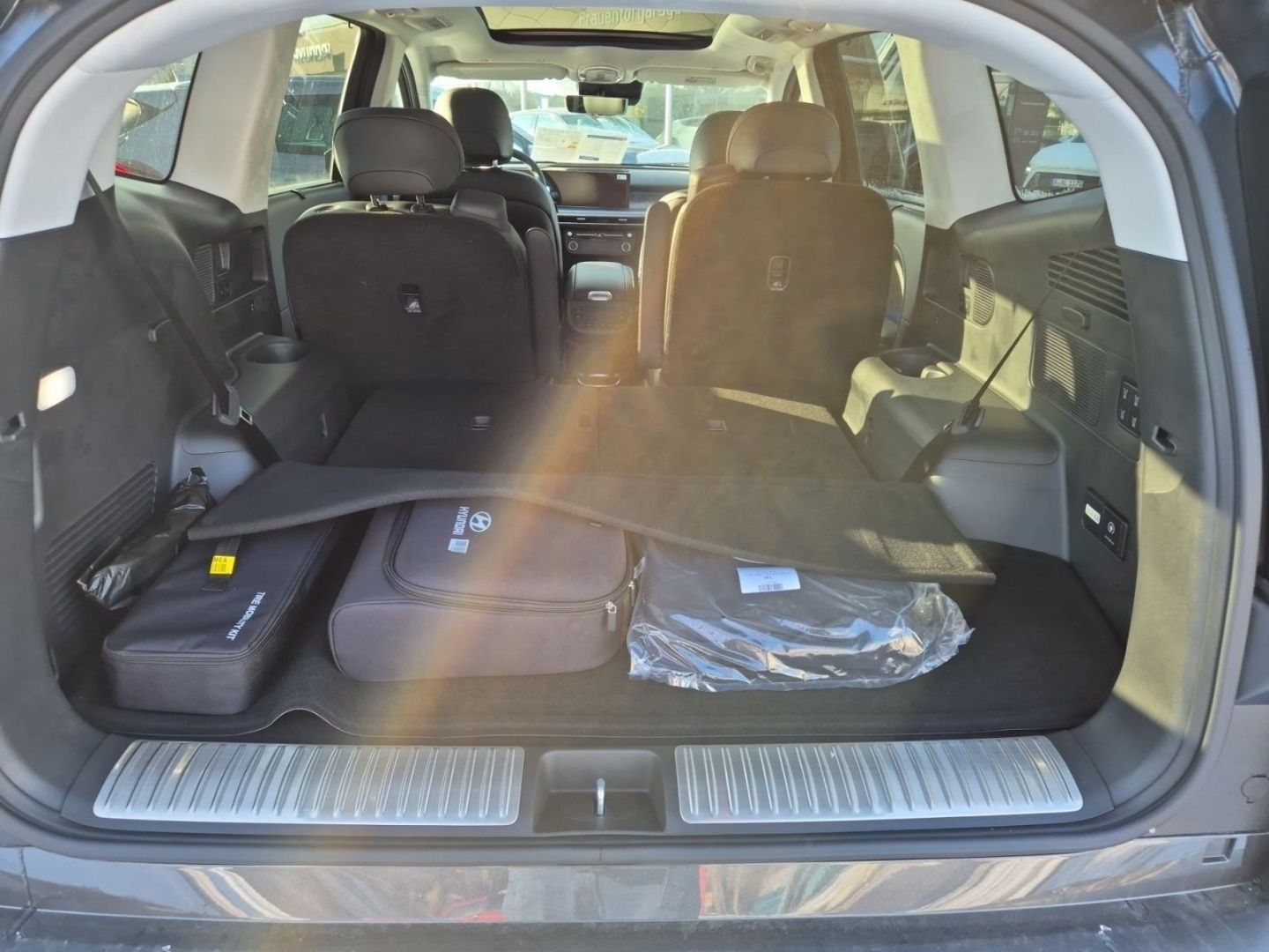 Fahrzeugabbildung Hyundai IONIQ 9 110 kW 4WD Uniq Panoramadach+ Swivel-Pak