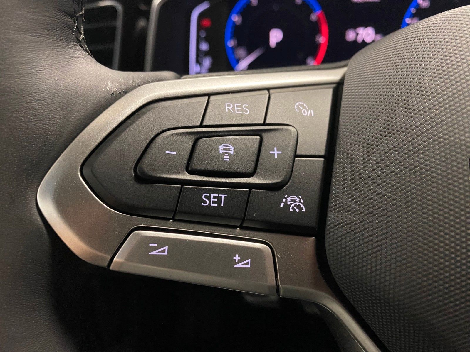 Fahrzeugabbildung Volkswagen Taigo 1.0 TSI DSG R-Line+MATRIX+iQ Light+ACC+App