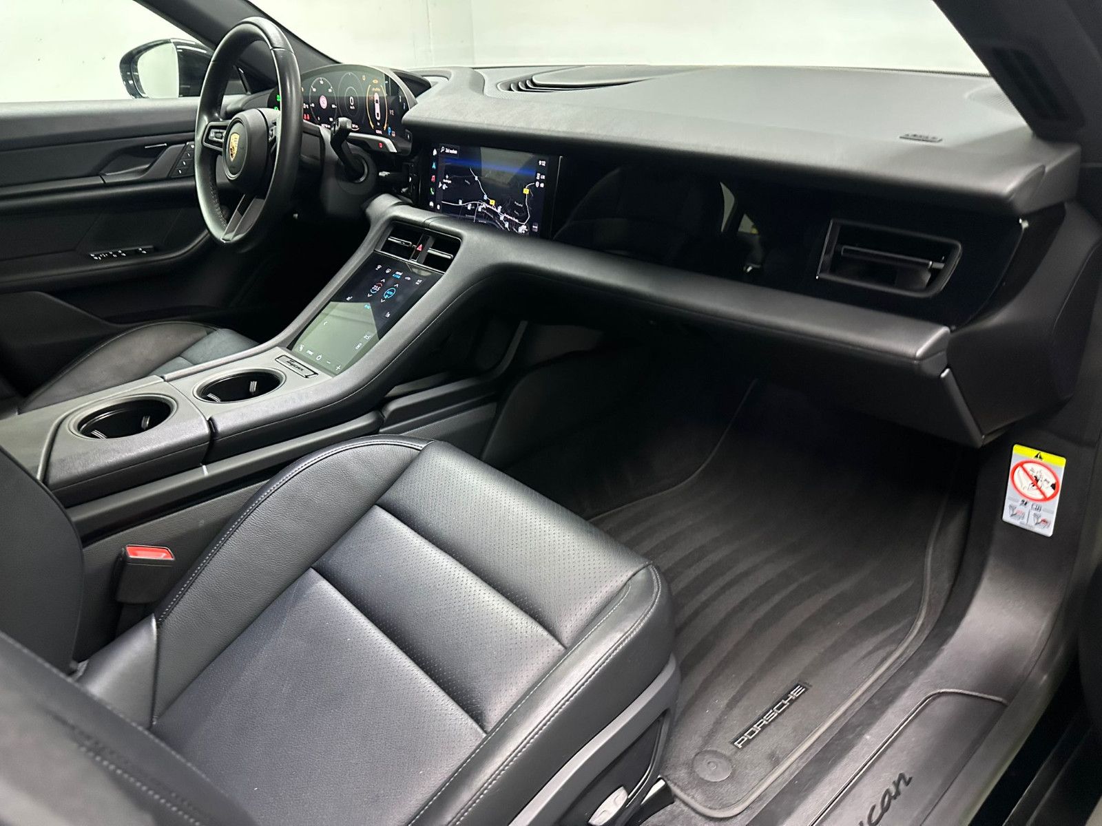 Fahrzeugabbildung Porsche Taycan  *LED*KLIMA*NAVI*SH*