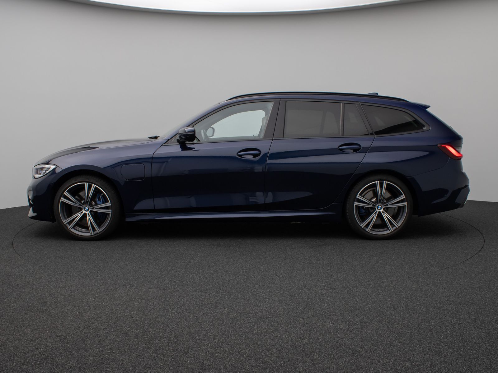 Fahrzeugabbildung BMW 330e xD M Sport Panoram Kamera Laser HUD DAB H/K