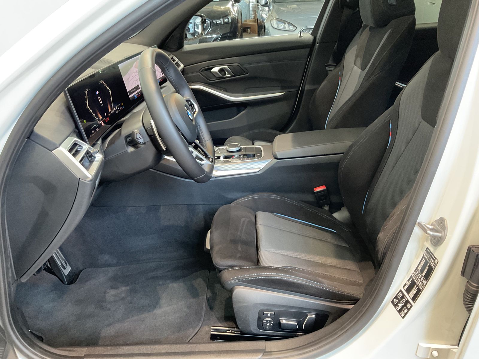 Fahrzeugabbildung BMW 330d xDrive Touring M Sportpaket