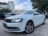 Volkswagen Jetta VI 2.0TDI BMT/DSG/NAVI/XENON/R-CAM/SHZ/EU6 - Volkswagen Jetta mit Diesel-Antrieb