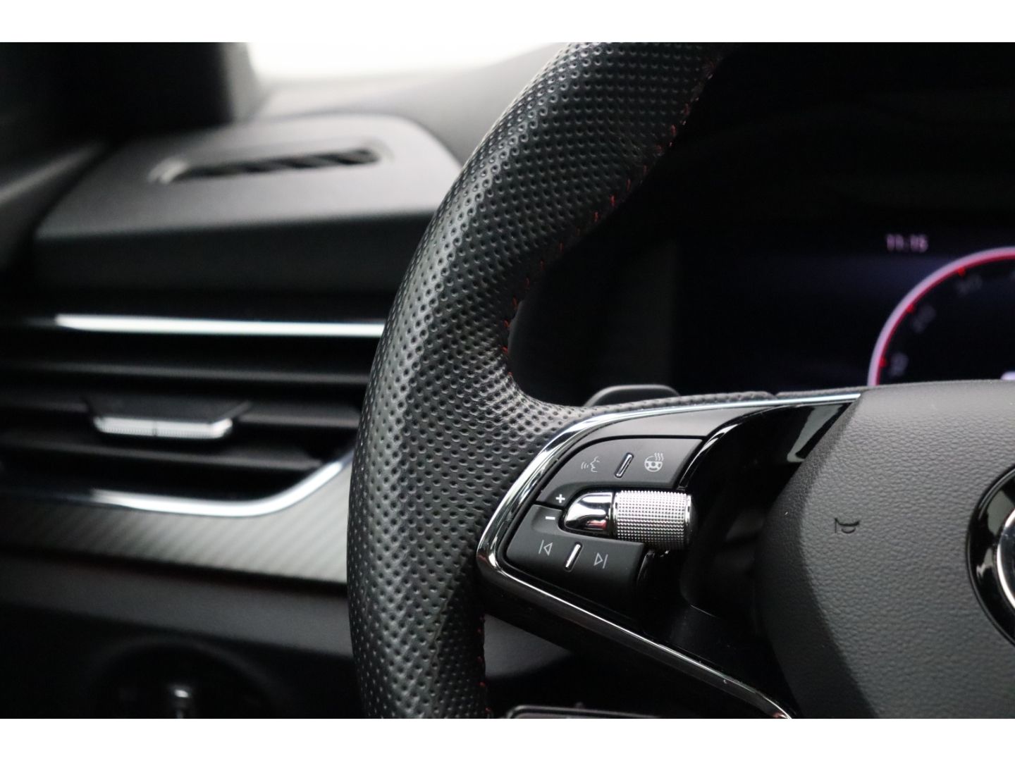 Fahrzeugabbildung SKODA Kamiq Monte Carlo 1,5 TSI AHK-klappbar Panorama