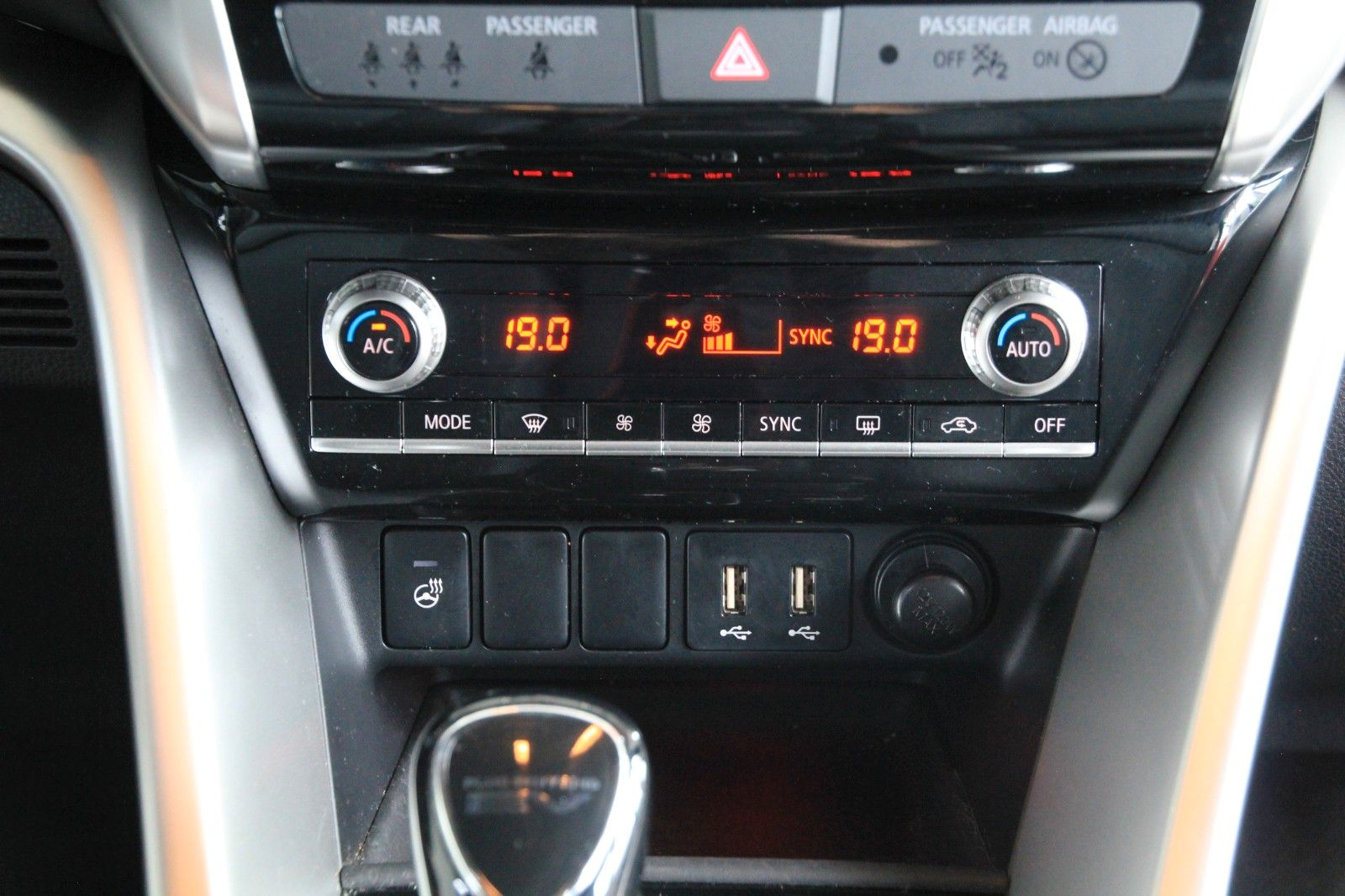 Fahrzeugabbildung Mitsubishi Eclipse Cross Select PHEV 4WD