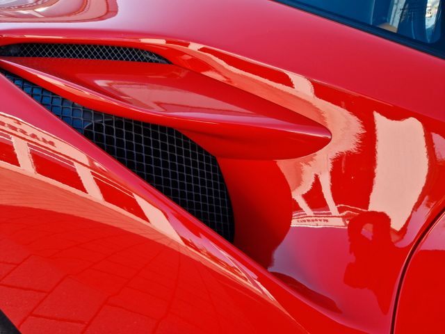 Fahrzeugabbildung Ferrari F8 Tributo*LED*Racing-Sitze*Lift*Dt.Auto