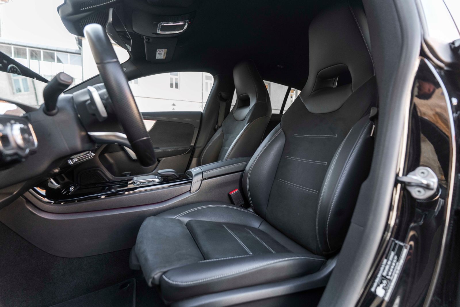 Fahrzeugabbildung Mercedes-Benz CLA 250e Shooting Brake AMG-LINE LED KAM 8FACH