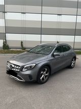 Mercedes-Benz GLA 180 DTC + Apple Car Play  - Mercedes-Benz GLA 180 in München