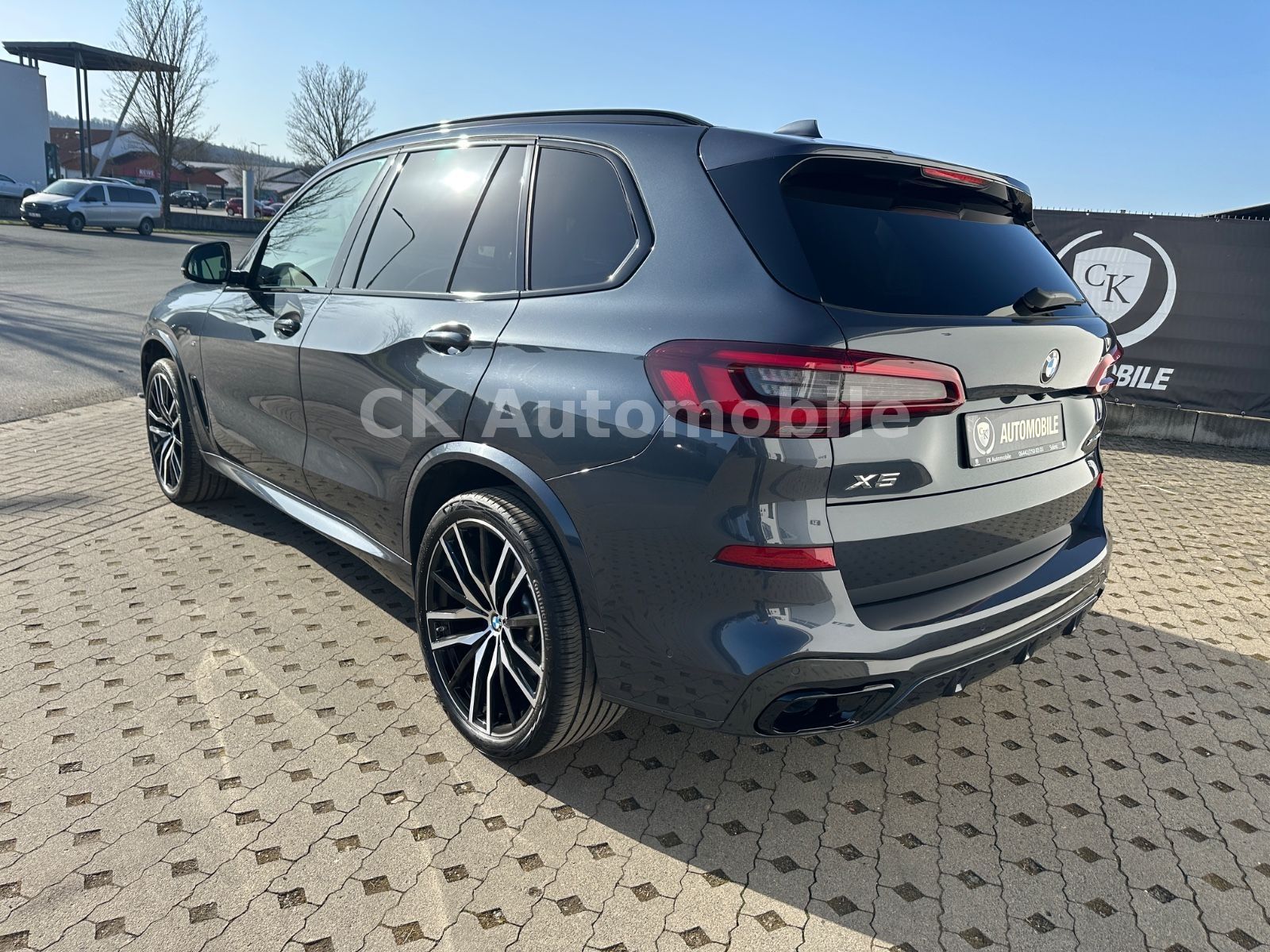 Fahrzeugabbildung BMW X5 xDrive 30d M-Sport/Navi/Head-Up/LED/22 Zoll