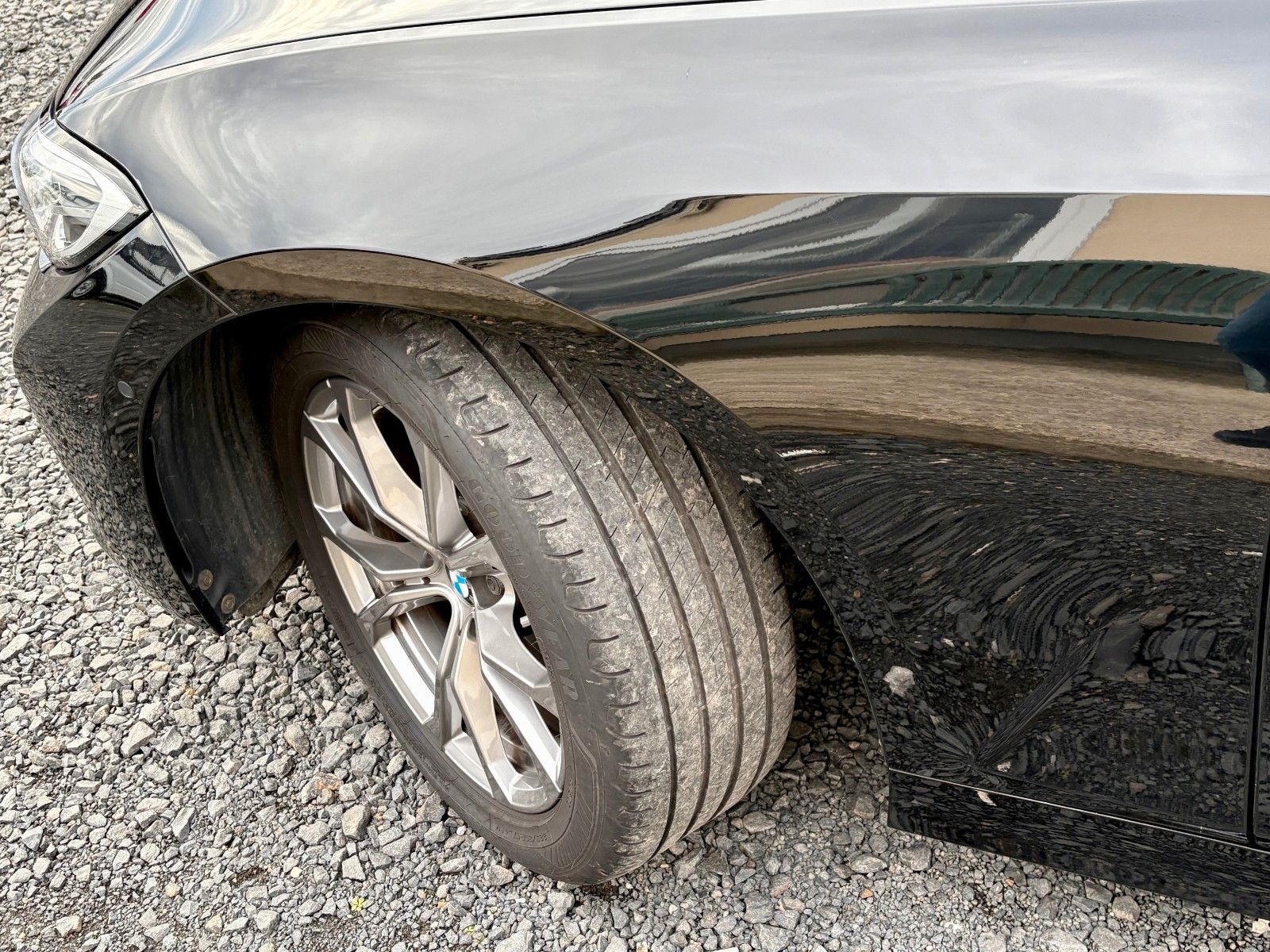 Fahrzeugabbildung BMW 318d Tour Aut. SPORT LINE Navi LED AHK Leder 1HD