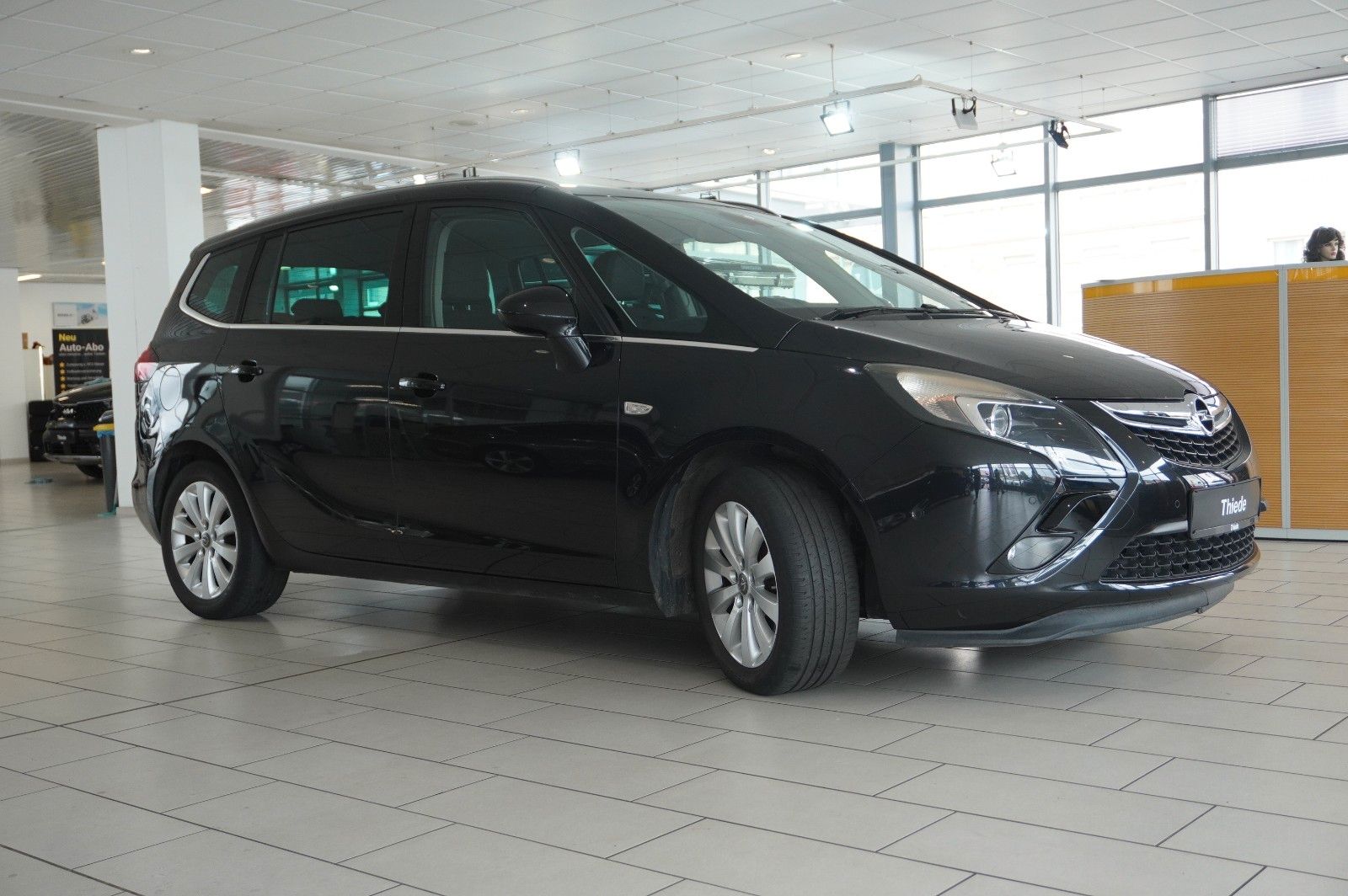 Fahrzeugabbildung Opel Zafira Tourer 1.4T INNOV. 7-SITZER NAVI/KAMERA