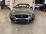 Jaguar XE Prestige AWD - silberne Jaguar XE