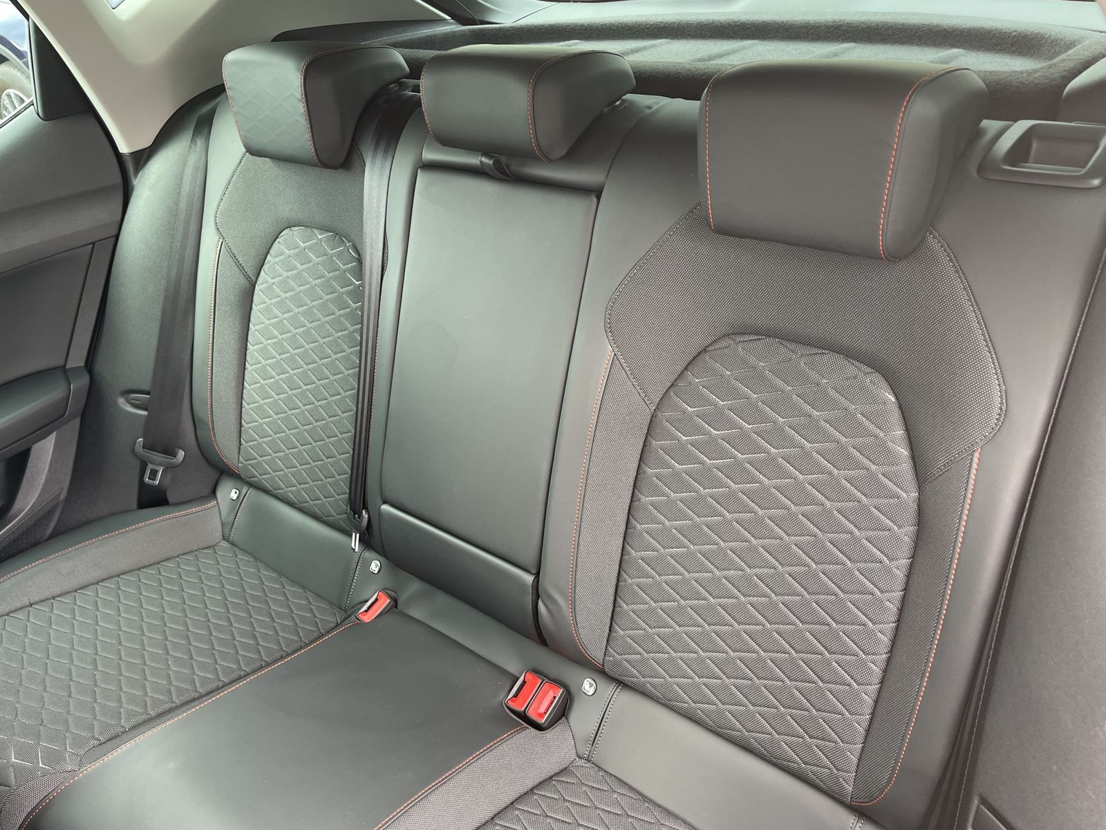 Fahrzeugabbildung SEAT Leon 2.0 TDI*FR-Line*Cam*ACC*LED*