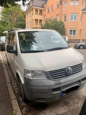 Volkswagen T5 Transporter umgebaut zum Cam...