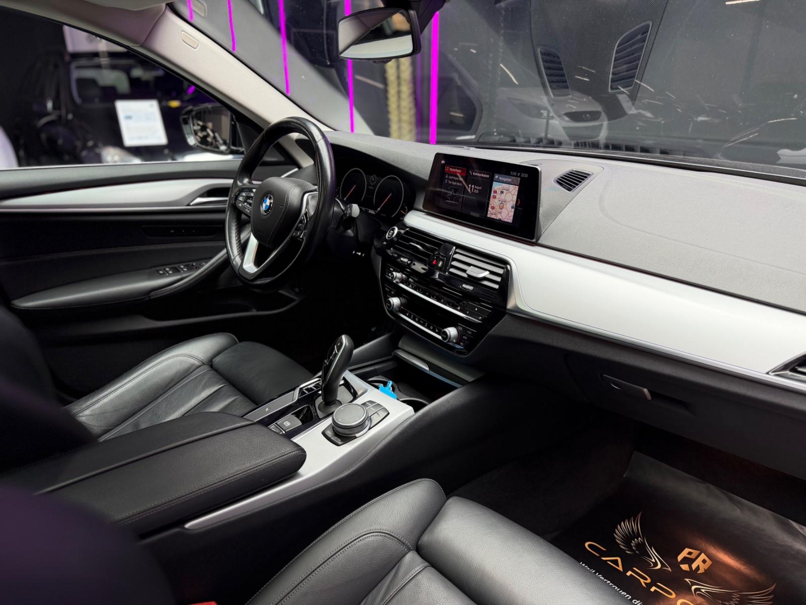 BMW 520  TouringLED/Volleder/Virtl/Standheizung/Pano