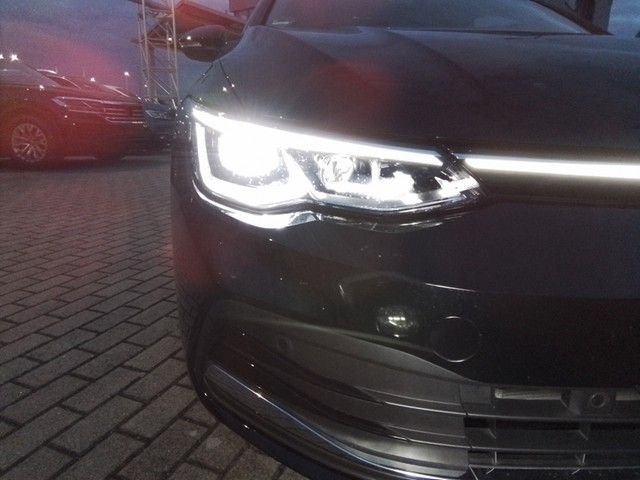 Fahrzeugabbildung Volkswagen Golf VIII TSI Active 5J-Gar LED AHK Navi AID ACC