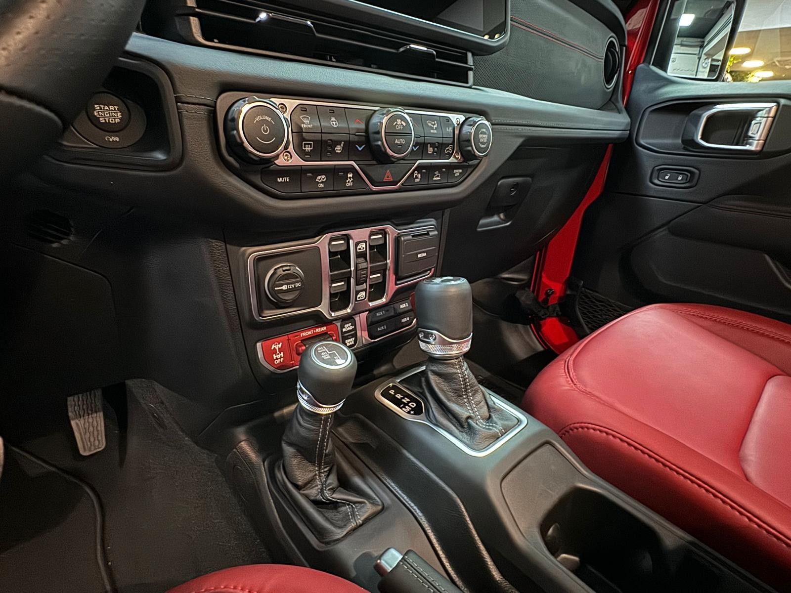 Fahrzeugabbildung Jeep RUBICON 392-6.4L HEMI V8-RECON 35"-STEEL BUMPER