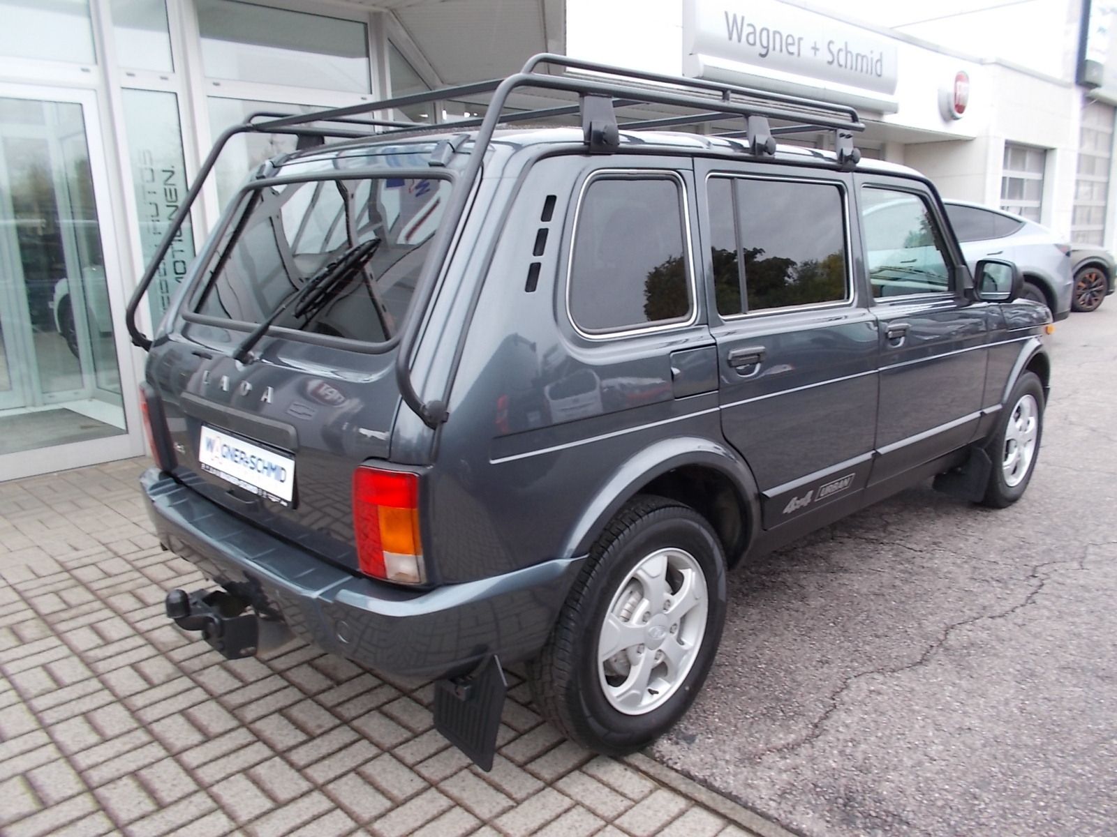 Fahrzeugabbildung Lada Niva Taiga 1.7 Urban 4x4 + 5 Türer + AHK