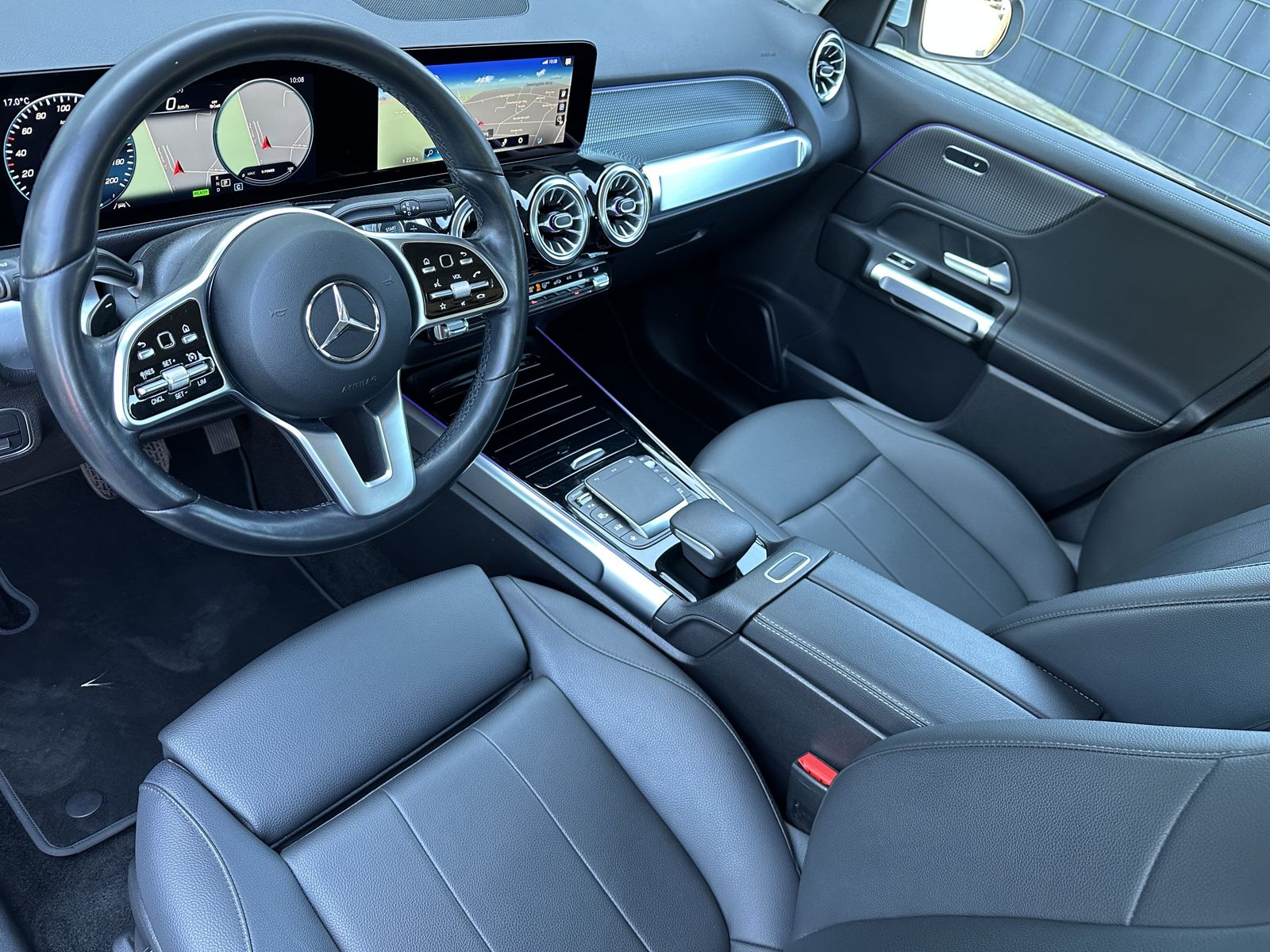 Fahrzeugabbildung Mercedes-Benz EQB 300 Progressive 4Matic NAV+LED+KAMERA+TOTWIN