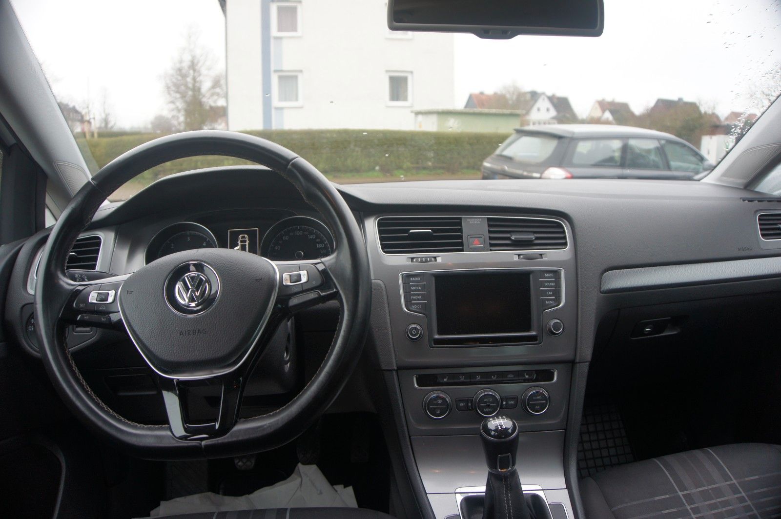 Fahrzeugabbildung Volkswagen Golf VII Lim. Lounge PANO KLIMA SHZ