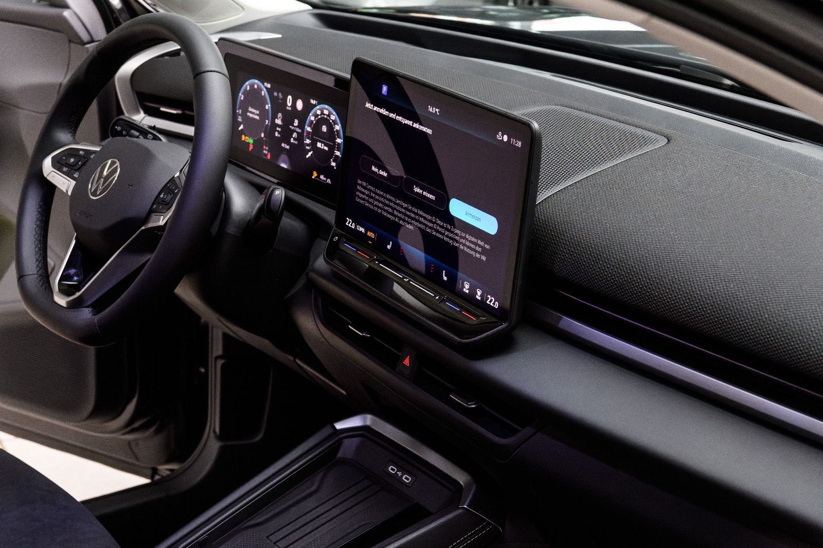 Fahrzeugabbildung Volkswagen T-Roc 1.5 eTSI  Style+IQ-Light+AHK+5 Jahre Gar.