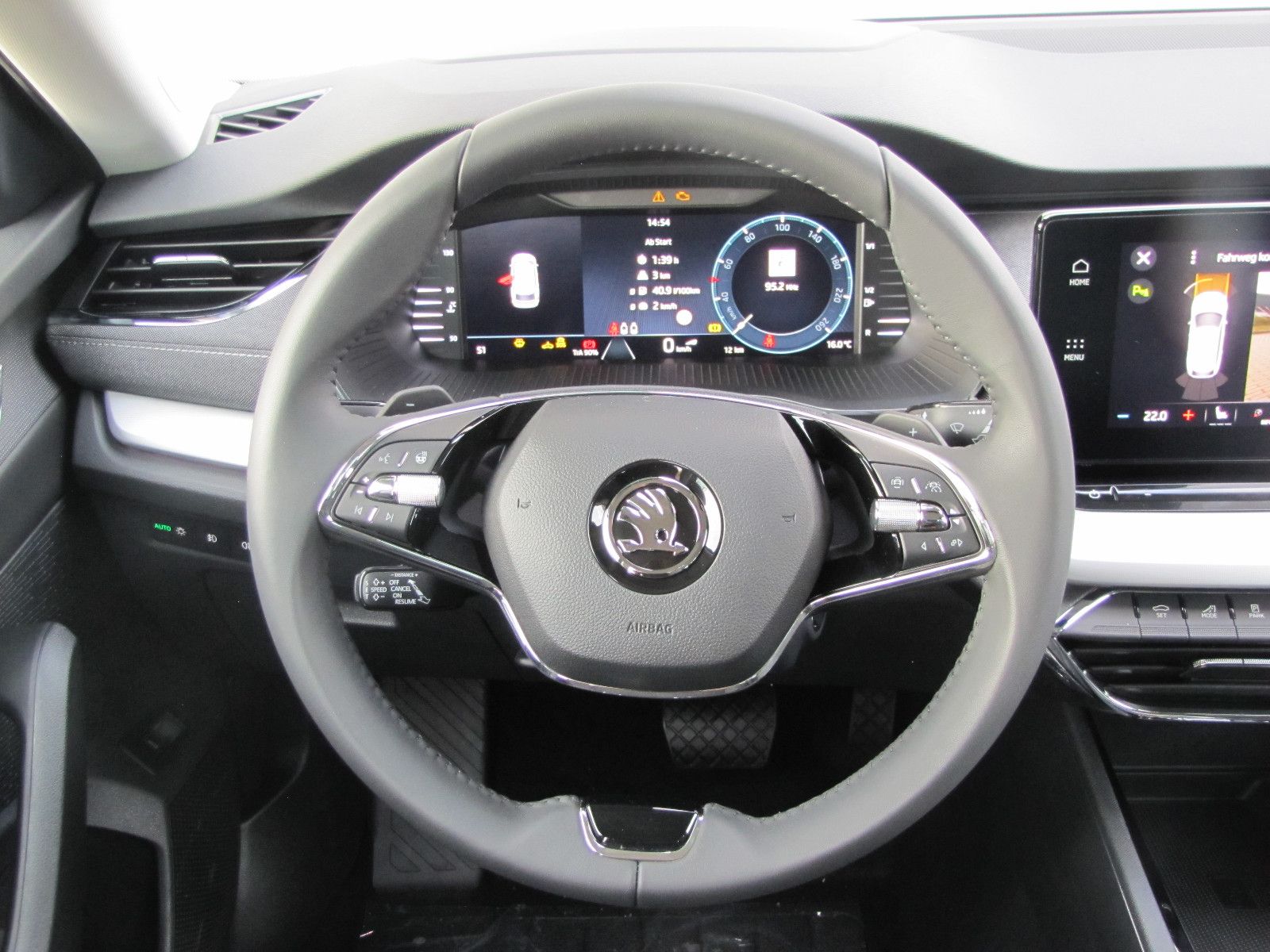 Fahrzeugabbildung SKODA Octavia Combi Style 1.5l TSI e-TEC 150PS DSG