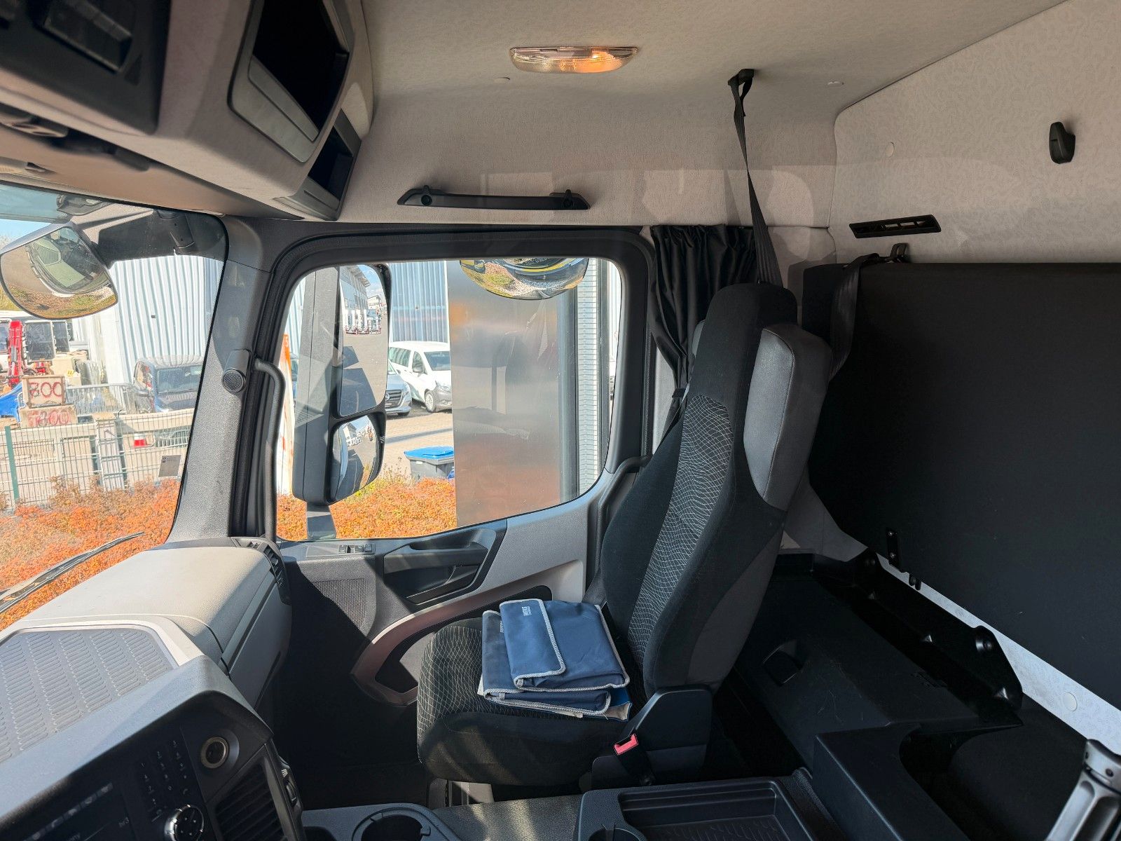 Fahrzeugabbildung Mercedes-Benz Antos 2543 L Schwenkwand LBW BÄR 2.500kg AHK