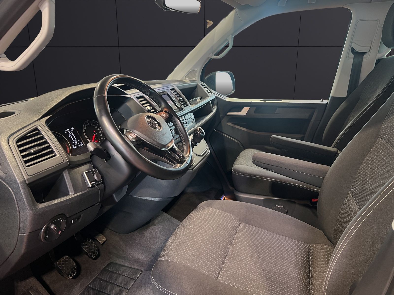 Fahrzeugabbildung Volkswagen T6 Multivan TDI Trendl. Standhzg Navi Climatroni