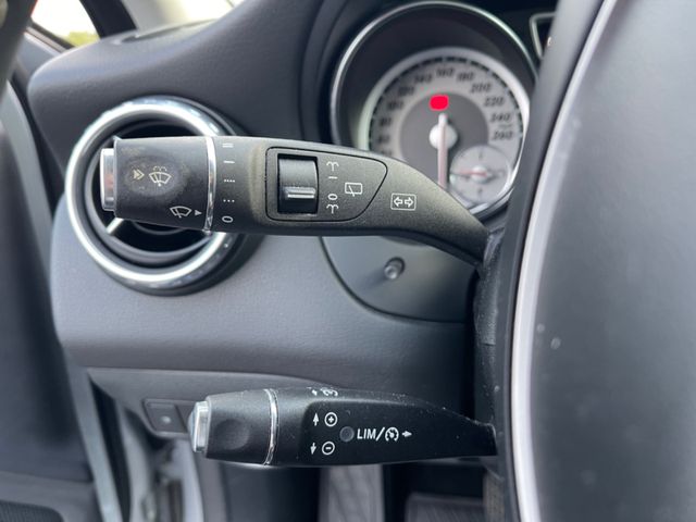 Mercedes-Benz GLA 220 CDI d 4Matic Automatik Pano Silber