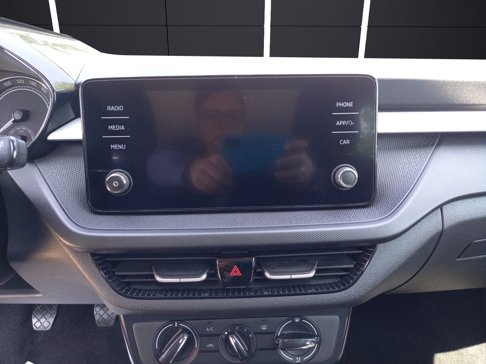 Fahrzeugabbildung SKODA Fabia 1.0 Ambition LED Klima DAB GRA PDC KLIMA L
