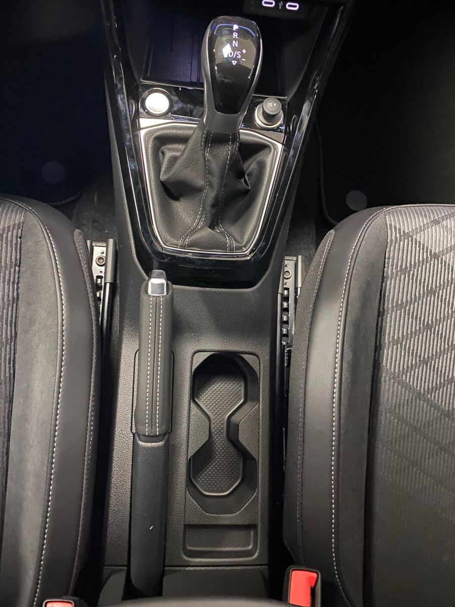 Fahrzeugabbildung Volkswagen T-Cross 1.5 TSI DSG R-Line+AHK+ACC+Garantie 2029