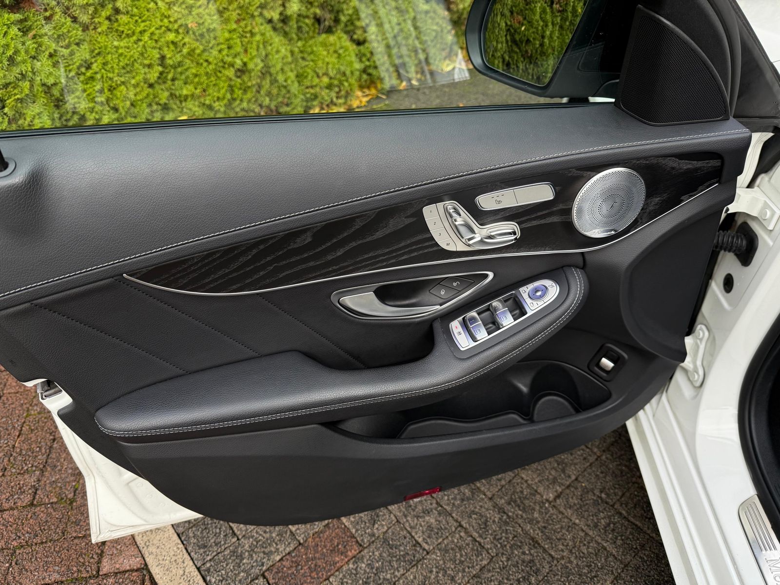 Fahrzeugabbildung Mercedes-Benz C 300 d 4M AMG-Line MULTIB+NIGHT+NAV+KAM+VIRTUAL