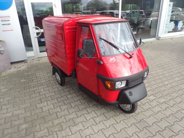 Fahrzeugabbildung Piaggio Ape 50 Kasten rot, 25kmh Version Lieferung in ga